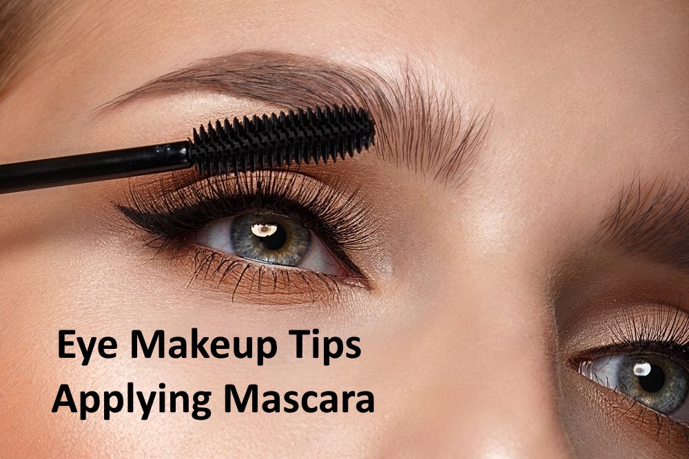 Applying Mascara: Eye Makeup Tips